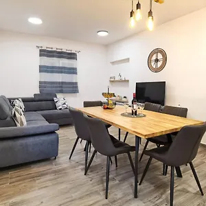 Apartment Nova, Split