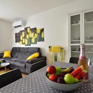 Apartment Buri, Split